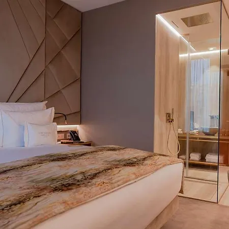Wine & Books Hotel