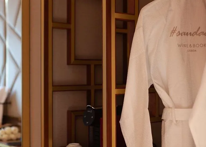 Ξενοδοχείο Wine & Books 5*