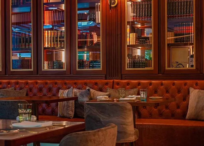 Wine & Books فندق Lisboa
