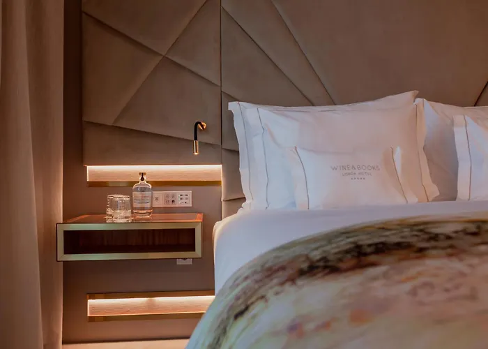فندق Wine & Books 5*