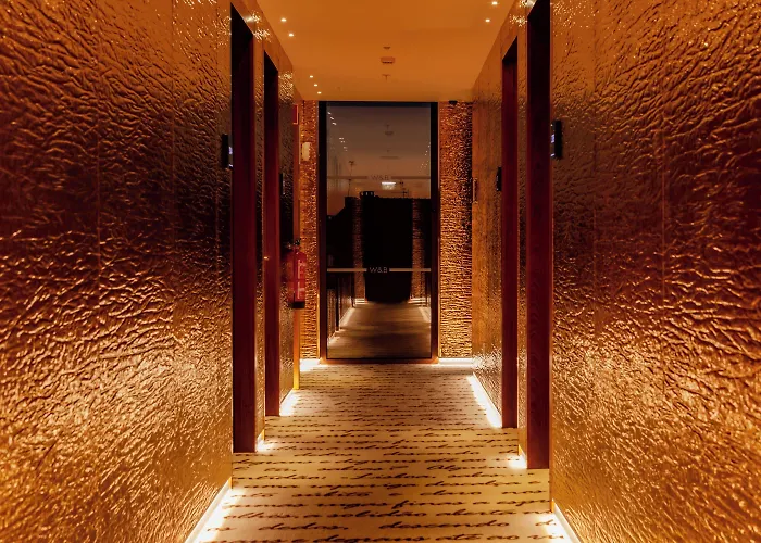 Ξενοδοχείο Wine & Books 5*