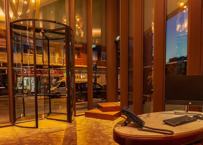 فندق Wine & Books 5*